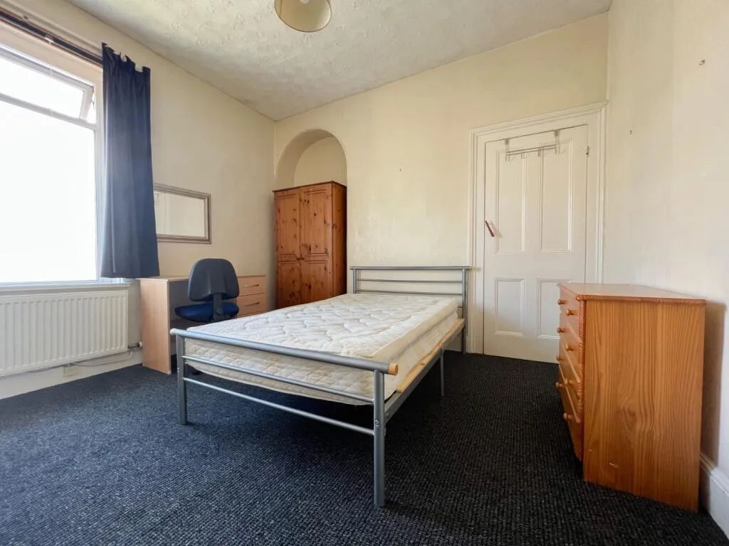 6 bedroom terraced house for rent