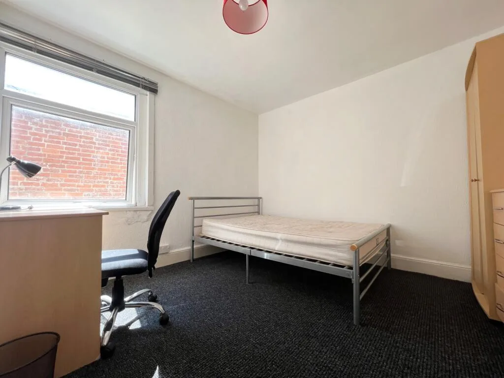 6 bedroom terraced house for rent