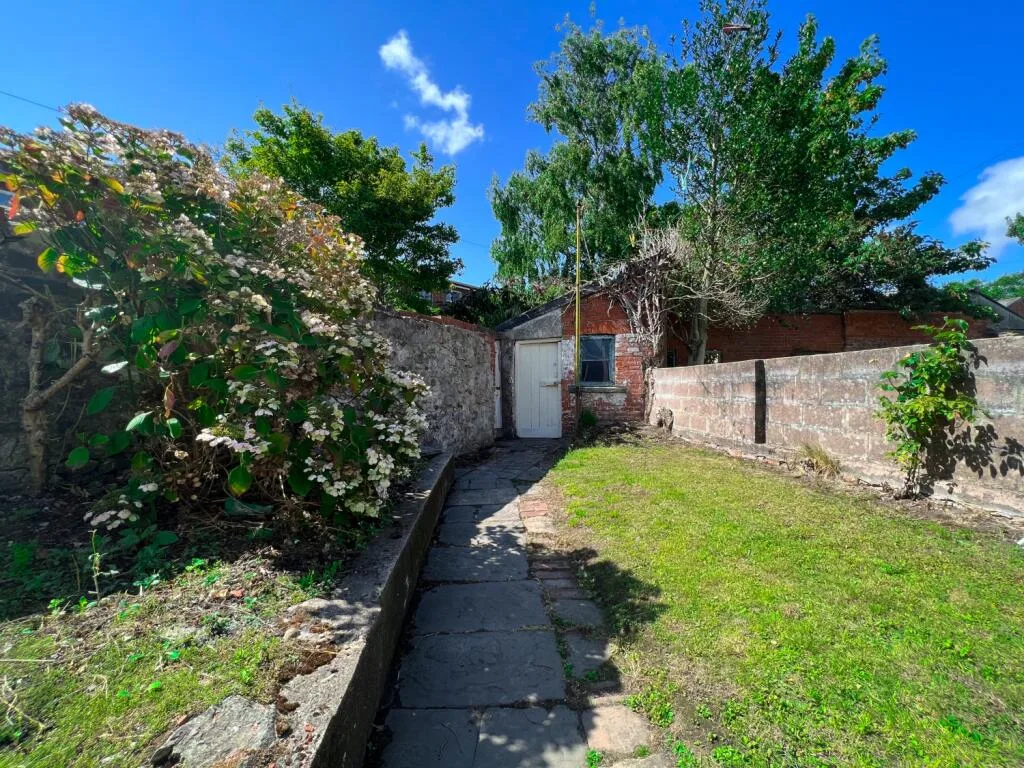 6 bedroom terraced house for rent