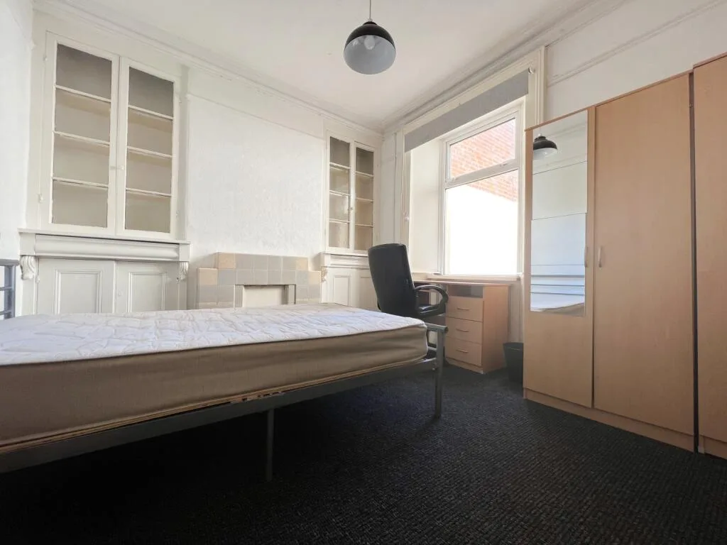 6 bedroom terraced house for rent