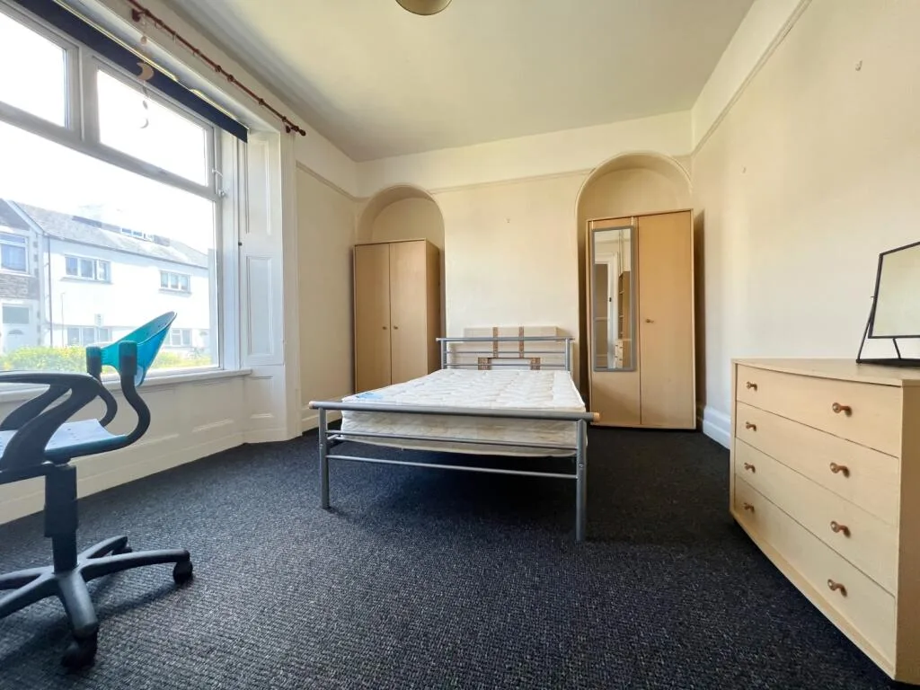 6 bedroom terraced house for rent