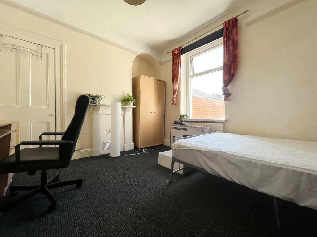 6 bedroom terraced house for rent