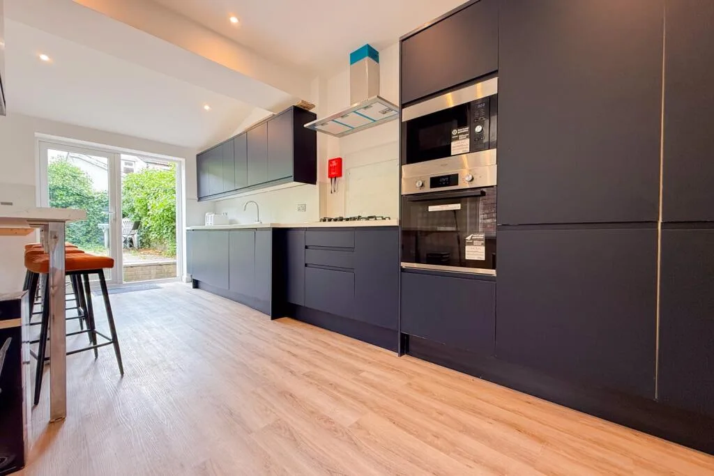 6 bedroom terraced house for rent
