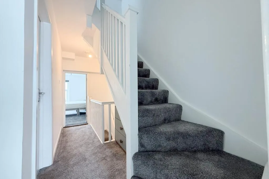 6 bedroom terraced house for rent