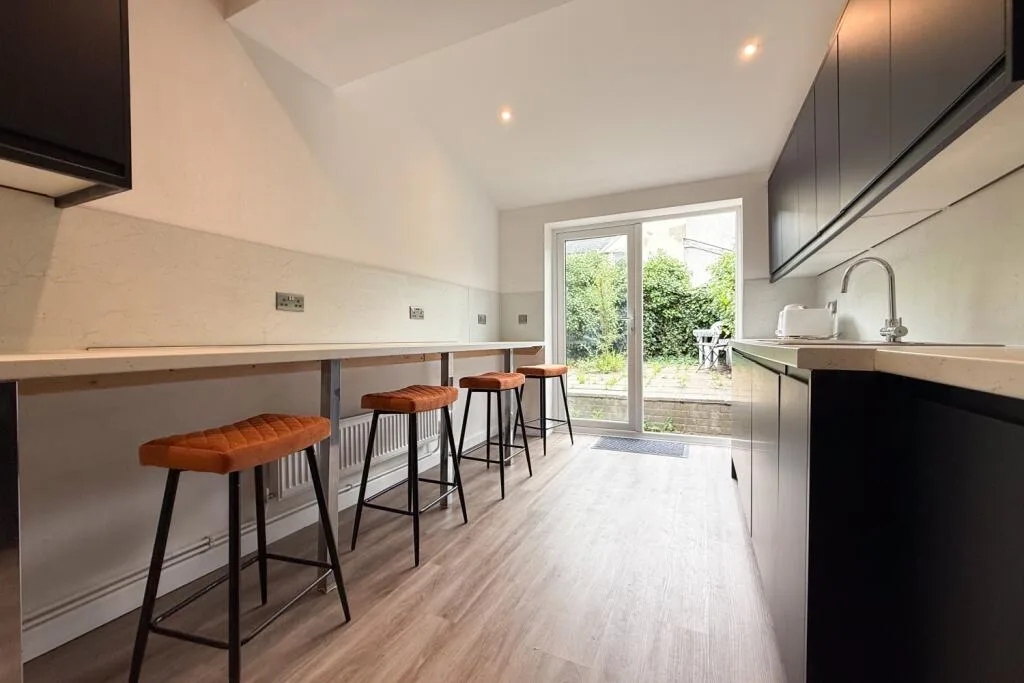 6 bedroom terraced house for rent