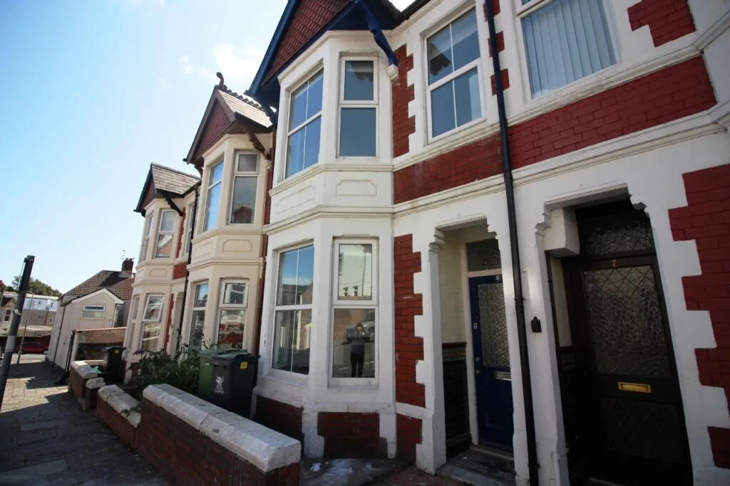 5 bedroom terraced house for rent