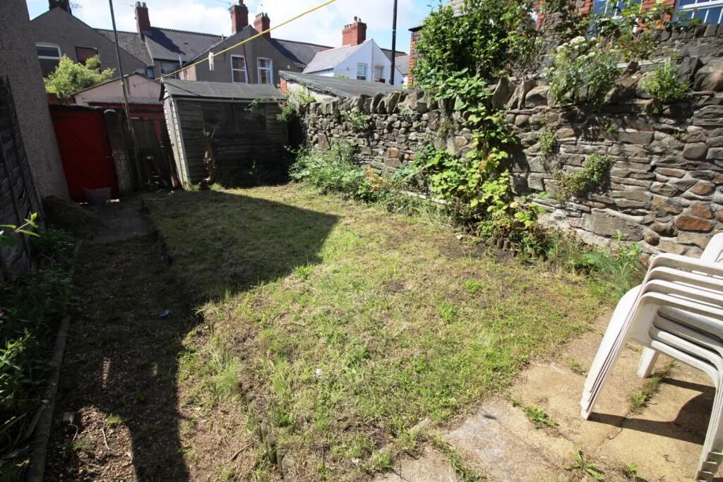 5 bedroom terraced house for rent