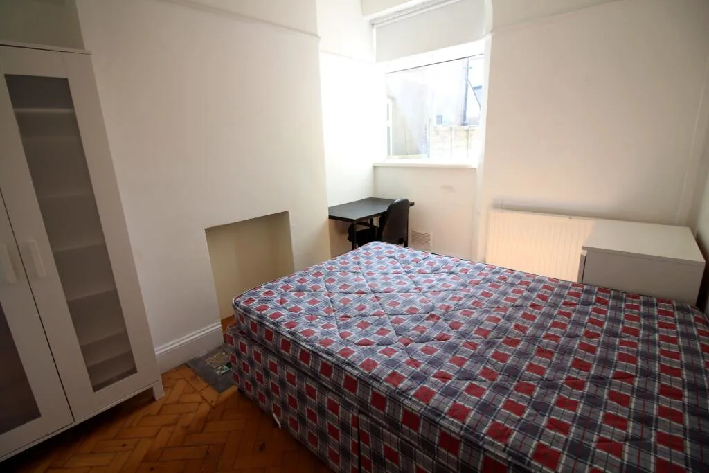 5 bedroom terraced house for rent
