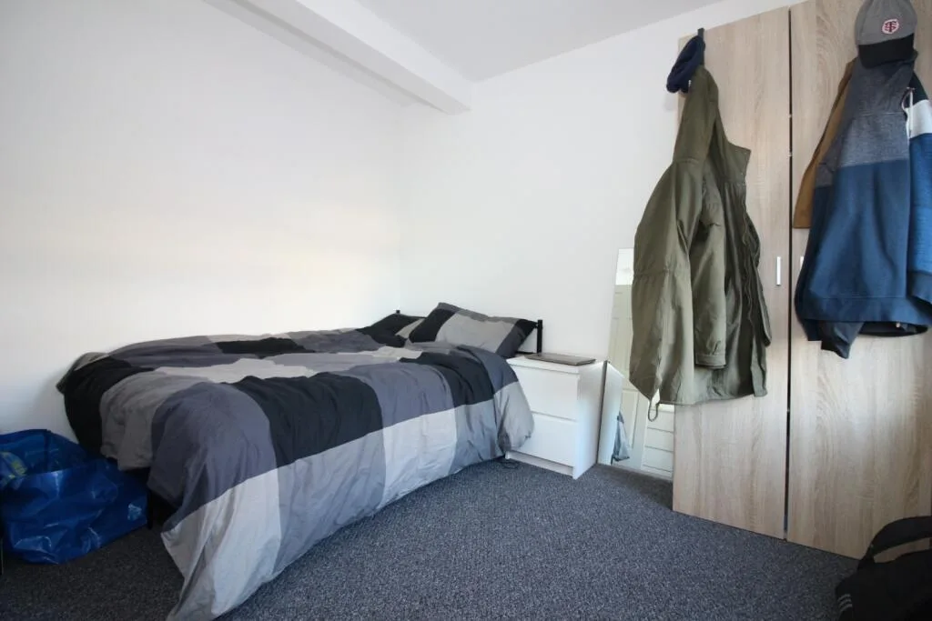 6 bedroom terraced house for rent