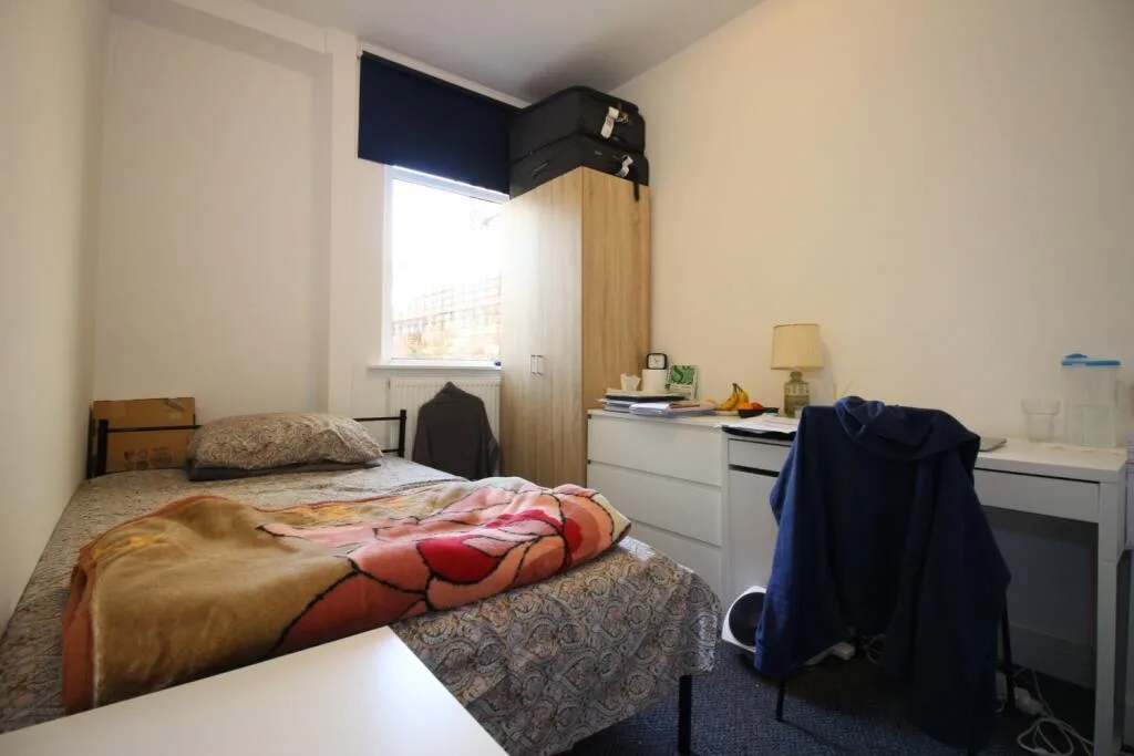 6 bedroom terraced house for rent