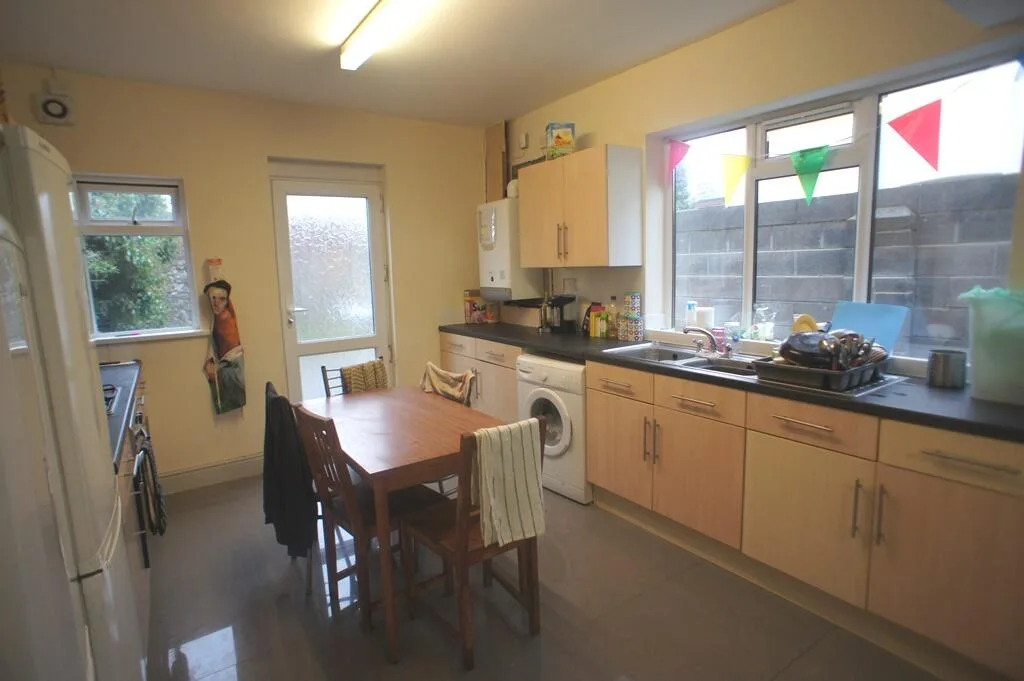 6 bedroom terraced house for rent