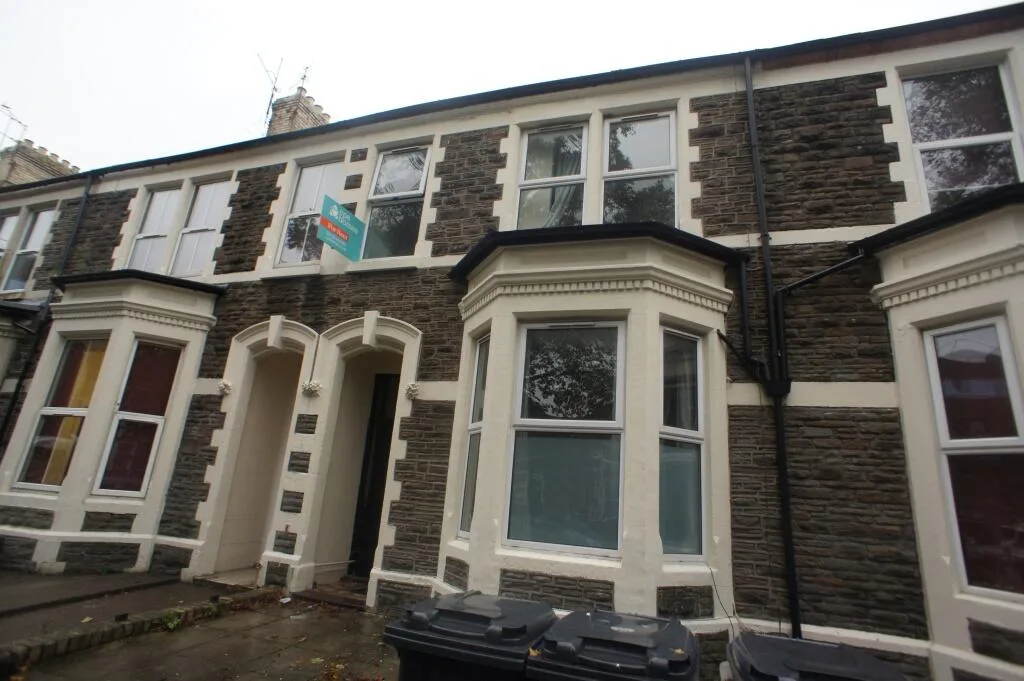 6 bedroom terraced house for rent
