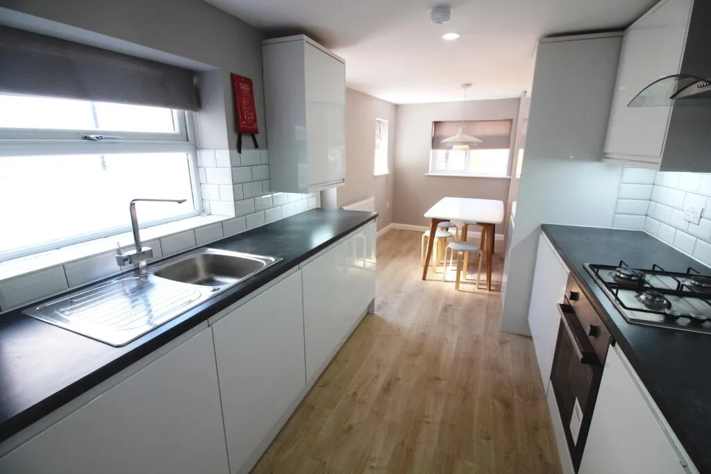 6 bedroom terraced house for rent
