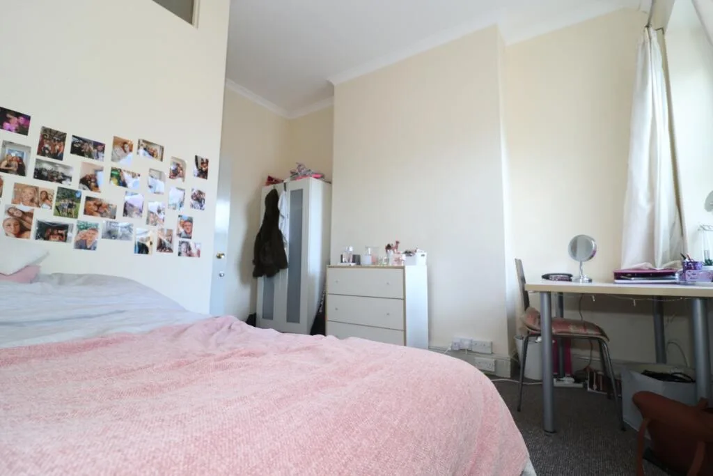 5 bedroom terraced house for rent