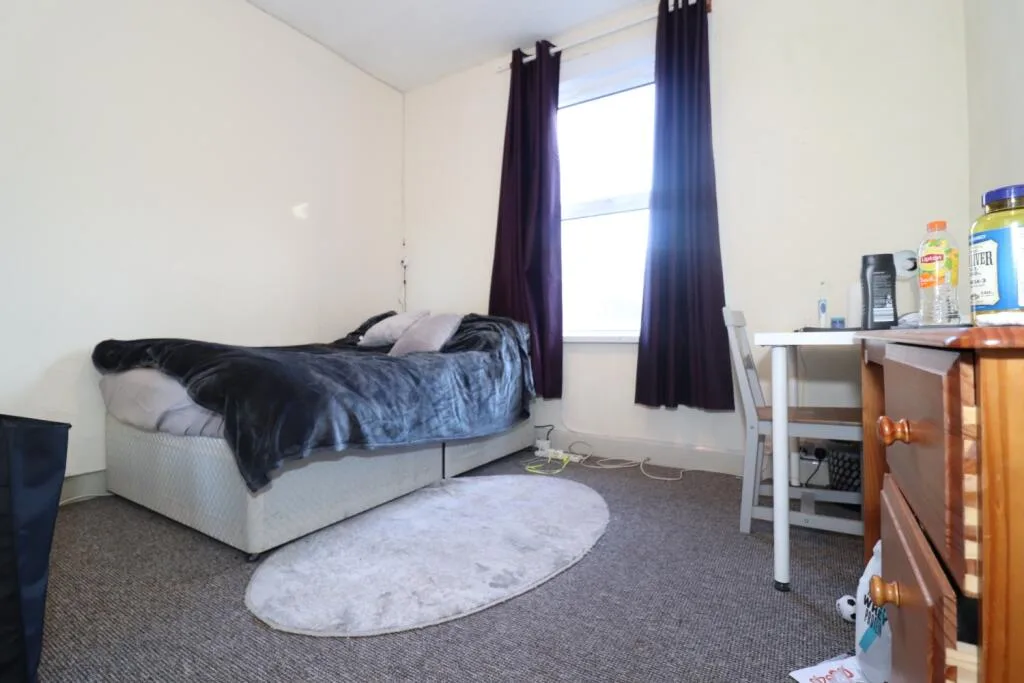 5 bedroom terraced house for rent
