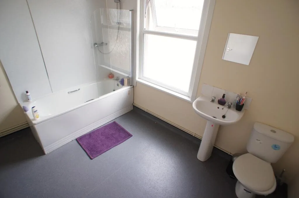 5 bedroom terraced house for rent