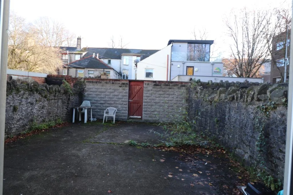5 bedroom terraced house for rent