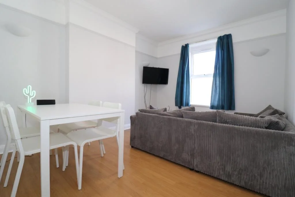 3 bedroom flat for rent