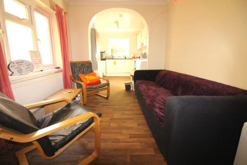 5 bedroom terraced house for rent