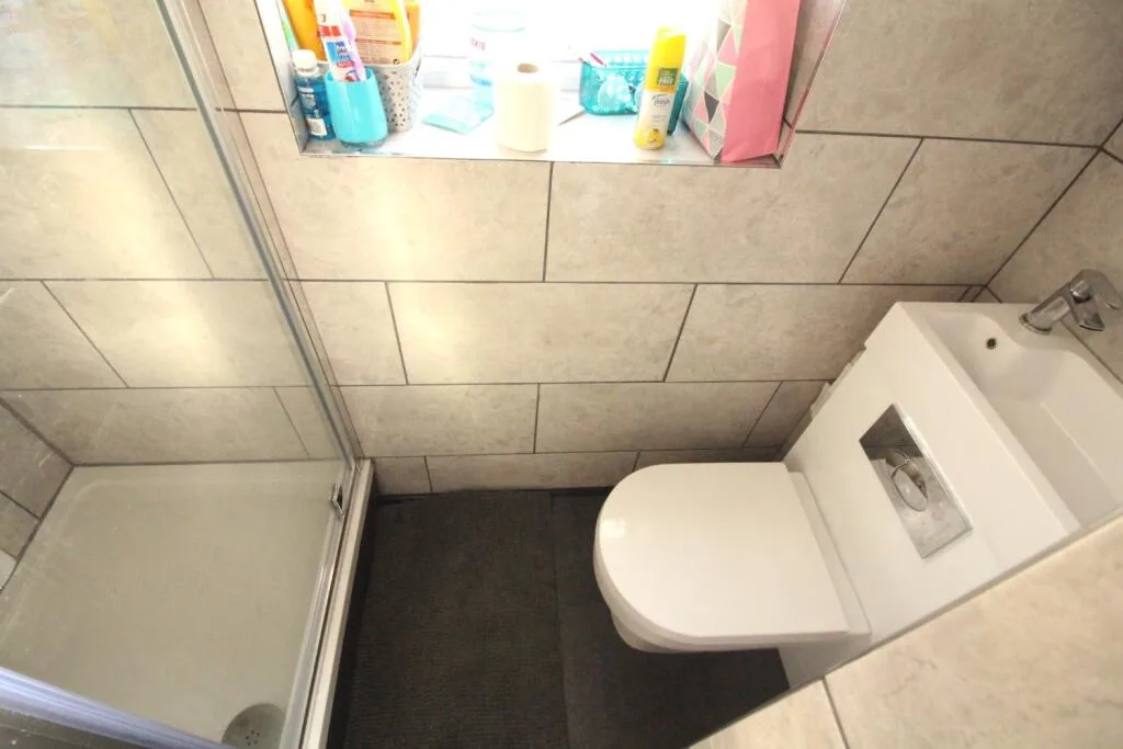 5 bedroom terraced house for rent