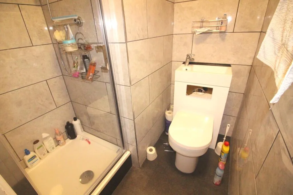 5 bedroom terraced house for rent