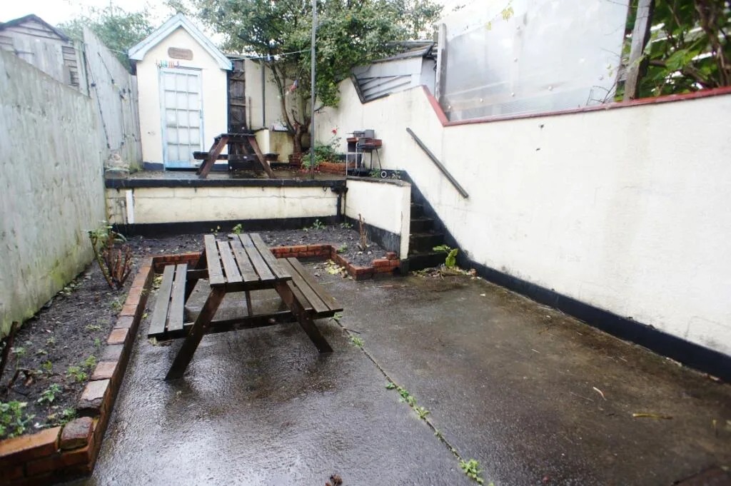 5 bedroom terraced house for rent
