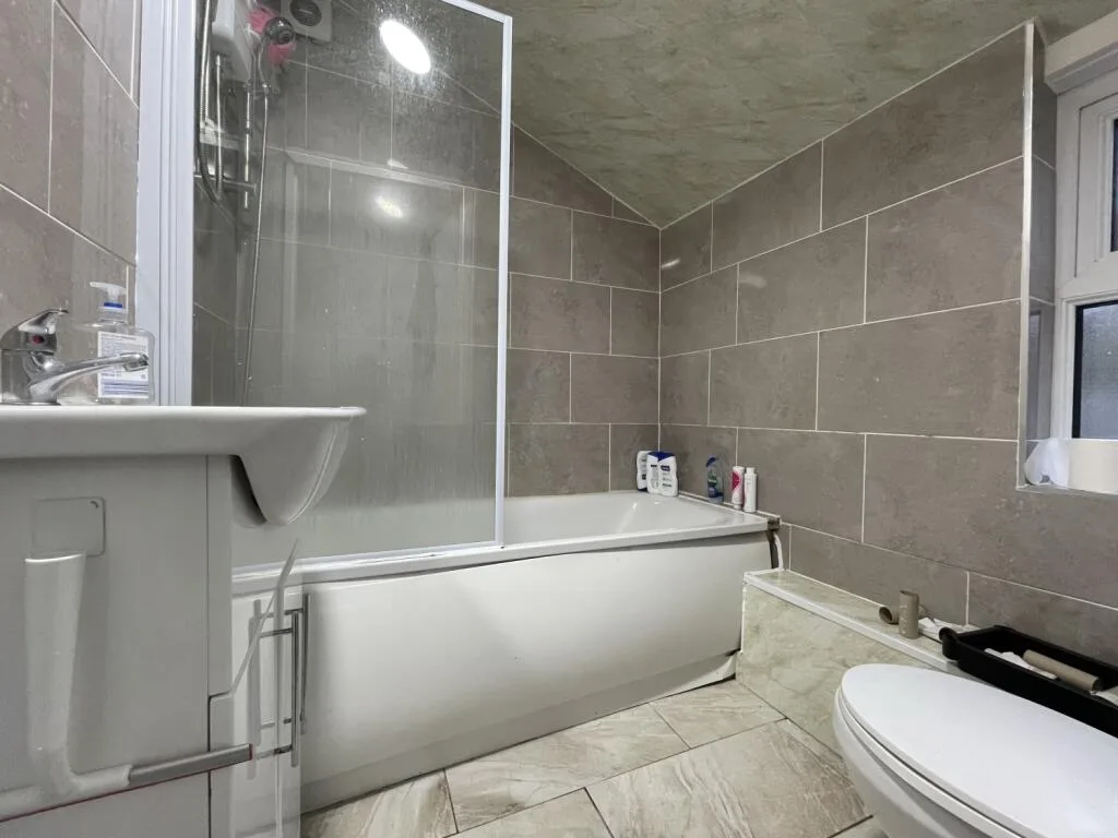5 bedroom terraced house for rent