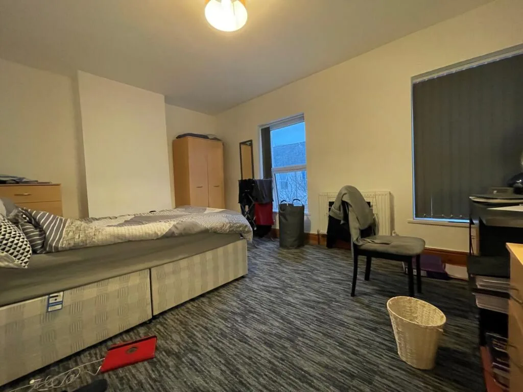 5 bedroom terraced house for rent