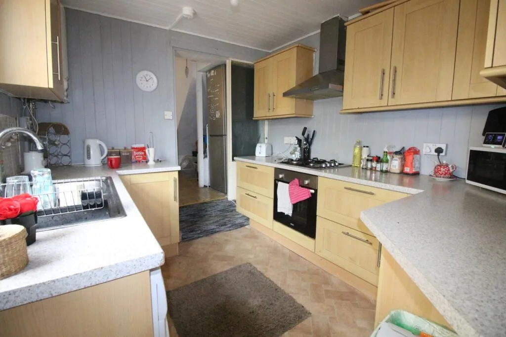 5 bedroom terraced house for rent