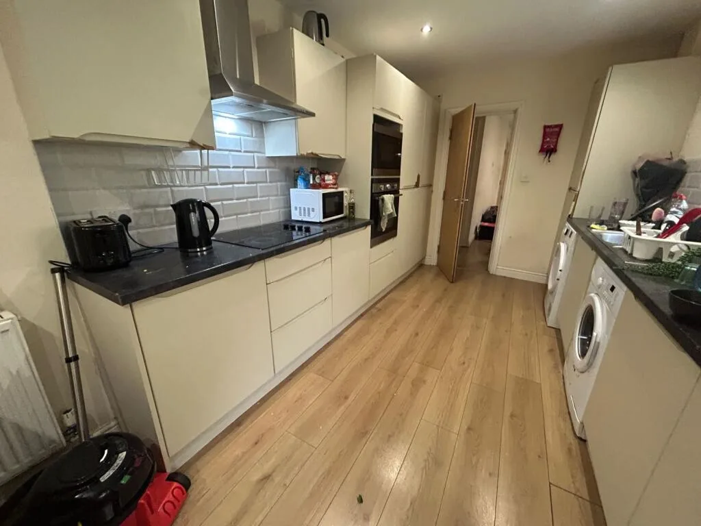 6 bedroom terraced house for rent