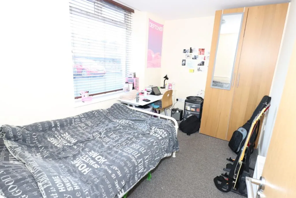 6 bedroom terraced house for rent