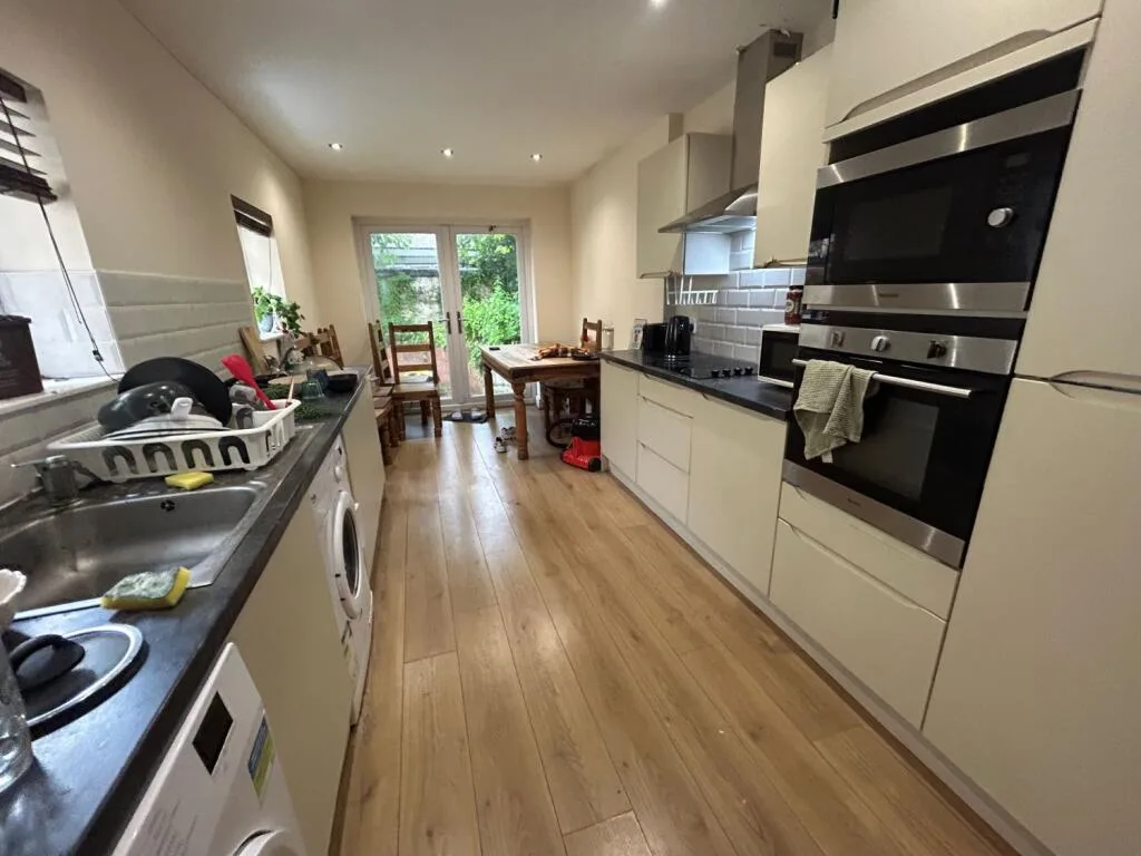6 bedroom terraced house for rent