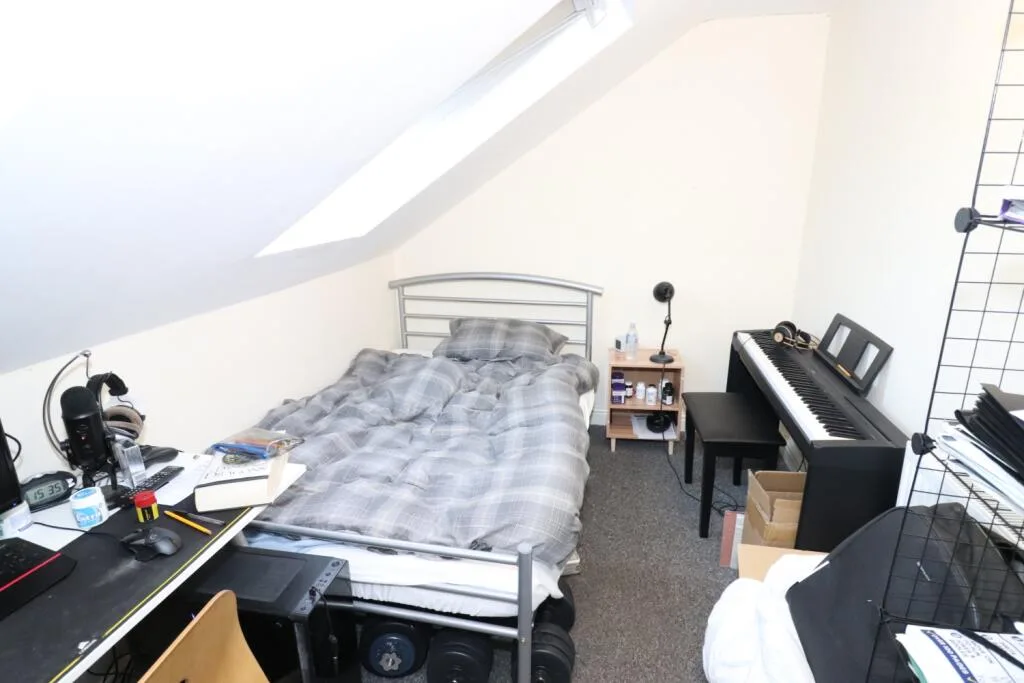 6 bedroom terraced house for rent