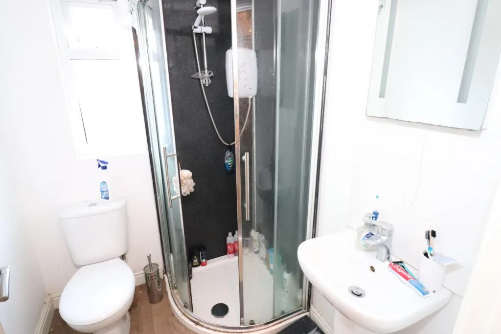 6 bedroom terraced house for rent