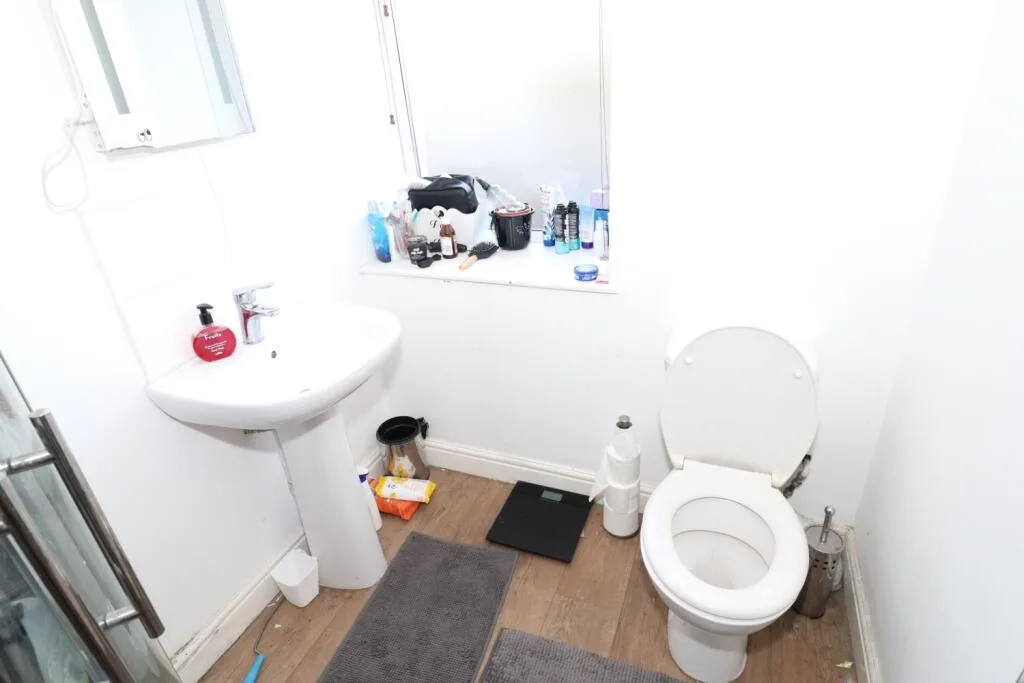 6 bedroom terraced house for rent