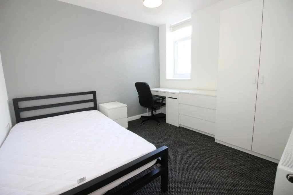 8 bedroom terraced house for rent