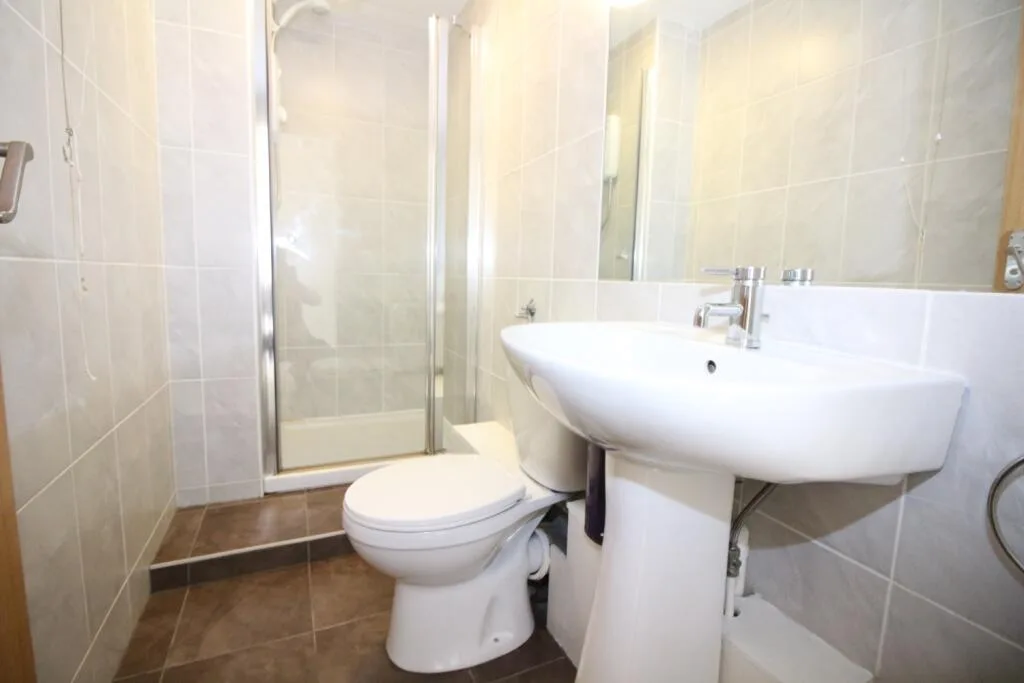 8 bedroom terraced house for rent