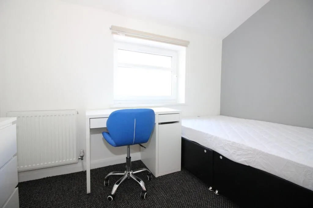 8 bedroom terraced house for rent