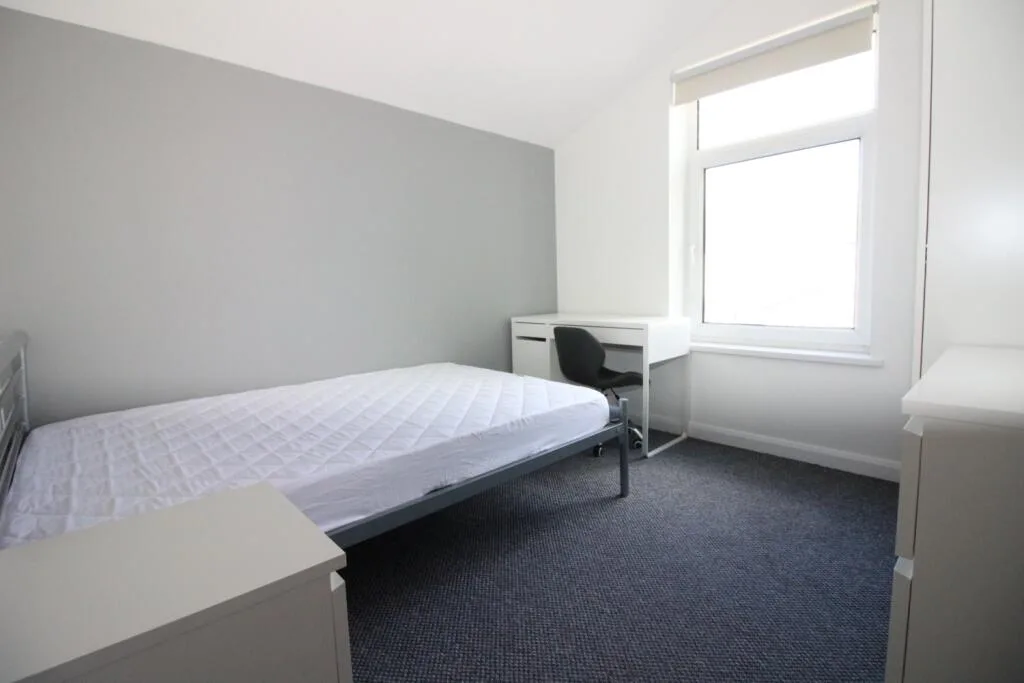 8 bedroom terraced house for rent