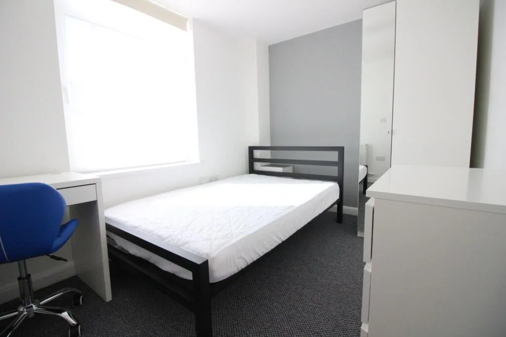 8 bedroom terraced house for rent