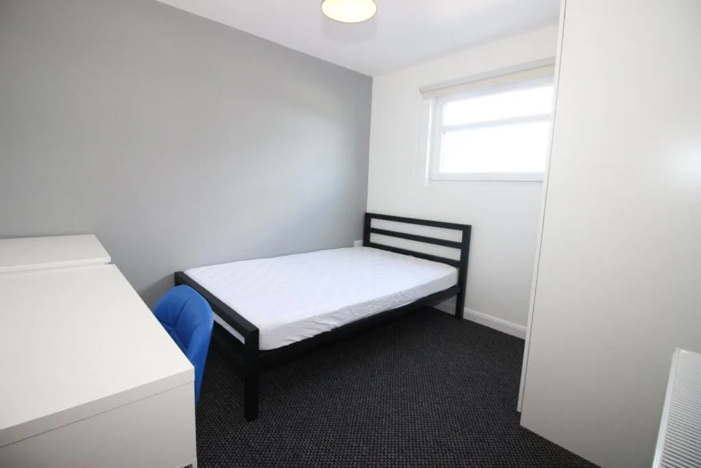 8 bedroom terraced house for rent