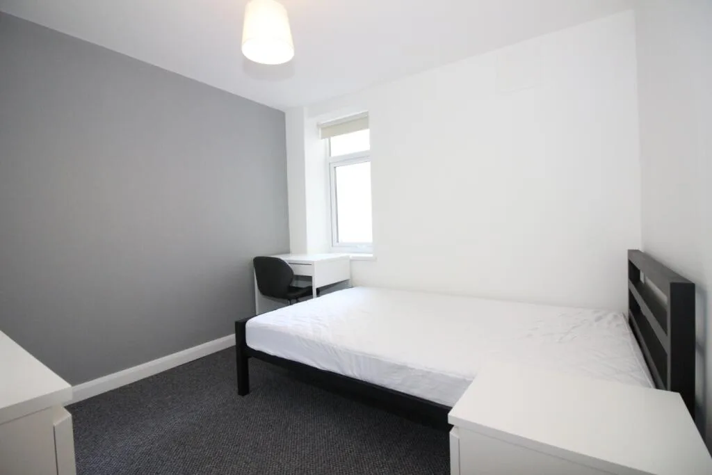 8 bedroom terraced house for rent