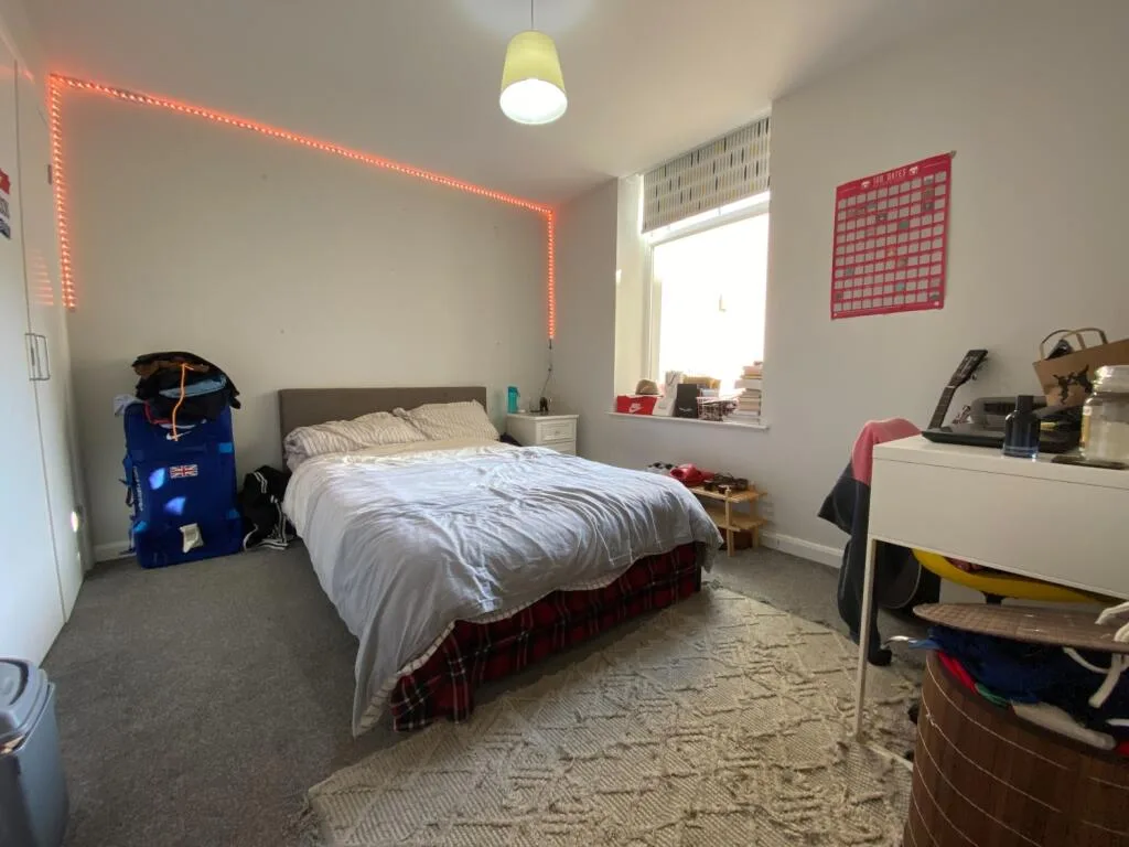 8 bedroom terraced house for rent