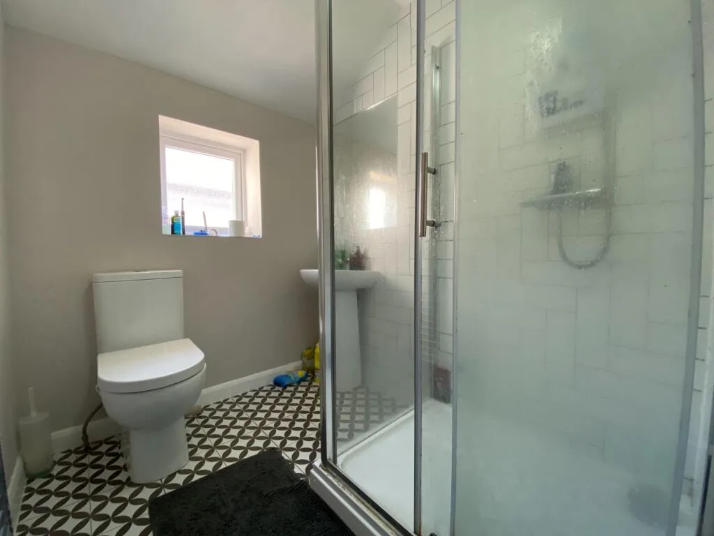 8 bedroom terraced house for rent