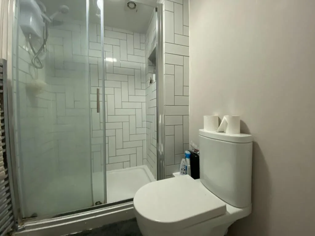 8 bedroom terraced house for rent