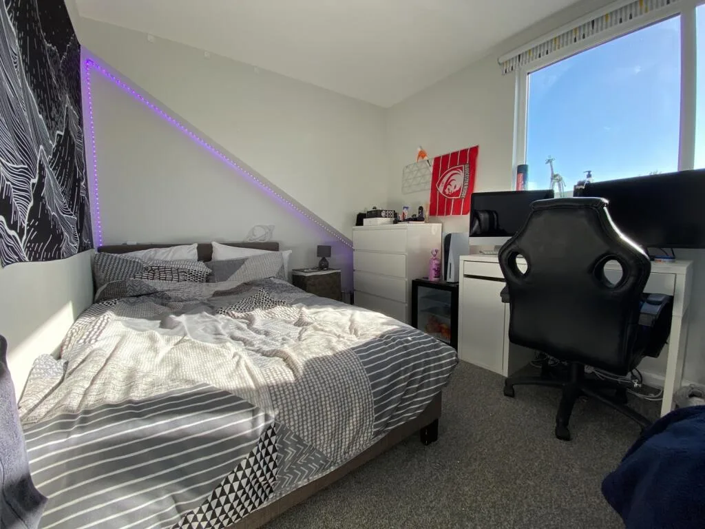 8 bedroom terraced house for rent