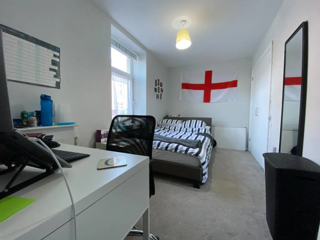 8 bedroom terraced house for rent