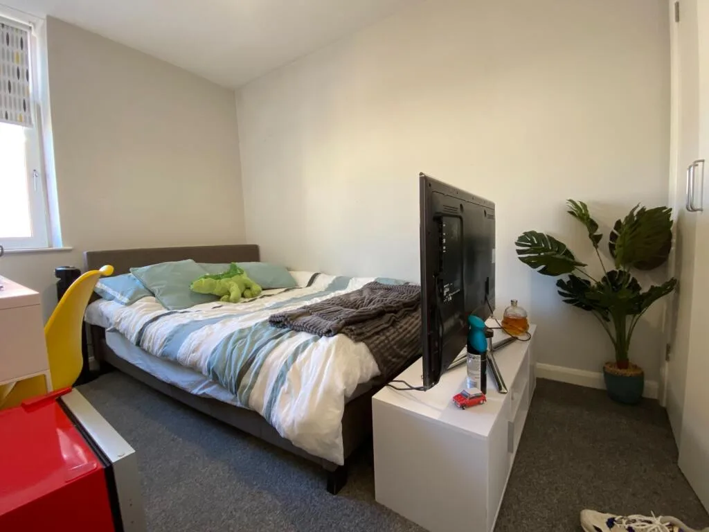 8 bedroom terraced house for rent
