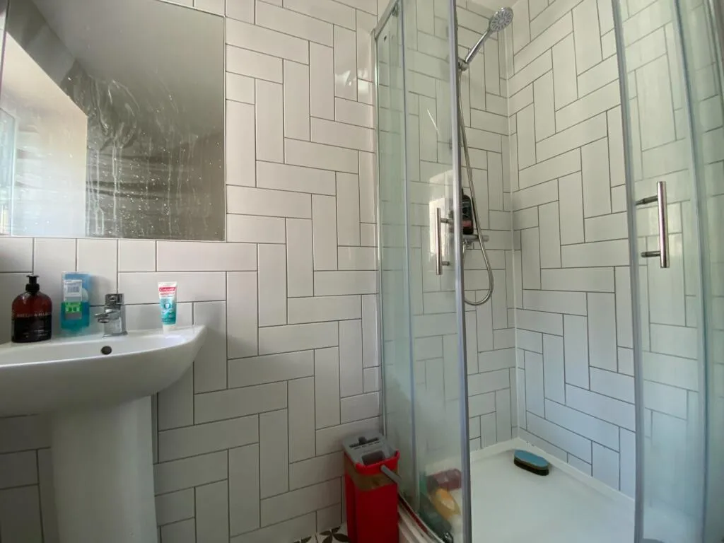 8 bedroom terraced house for rent