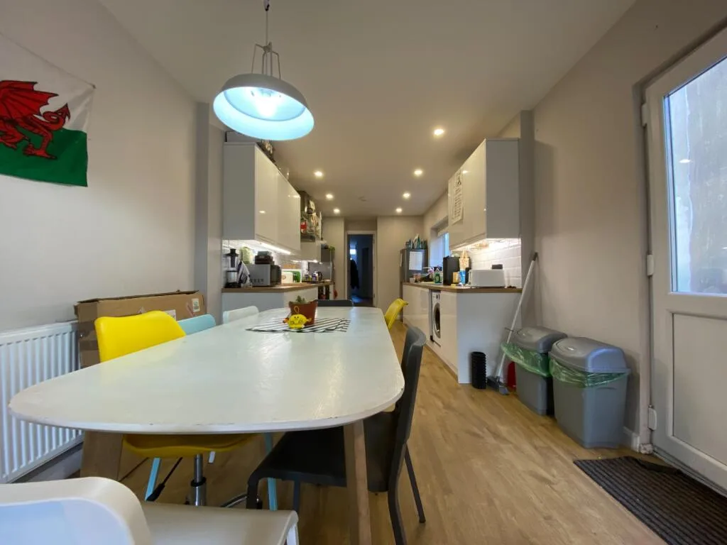 8 bedroom terraced house for rent